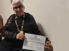 A Profa. Eliane Azevedo recebe o Titulo de Membro Honorário da Academia Brasileira de Medicina de Reabilitação