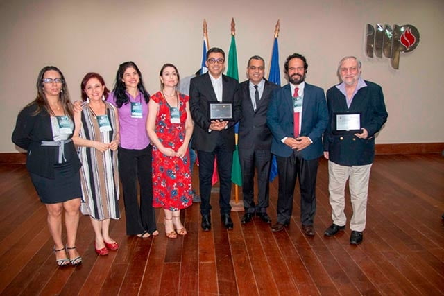 O médico psiquiatra William Dunningham recebe homenagem da Frente Parlamentar Brasileira da Medicina